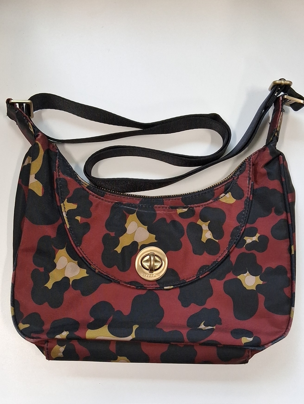 Baggallini Helsinki Red Camo Print Crossbody Shoulder Bag
